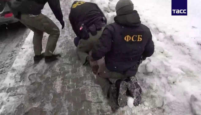 Задача — ликвидировать. Задержанный в Петербурге рассказал, как готовилось покушение на военного | Источник: ЦОС ФСБ России / ТАСС / кадр из видео