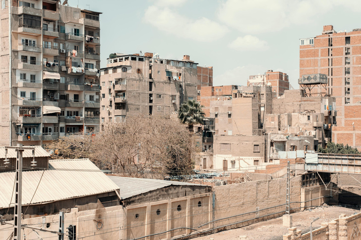 Почему в Египте люди живут в недостроенных домах без крыш — ответ вас удивит
