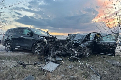 В Воронежской области водитель Mercedes погиб в ДТП на встречке