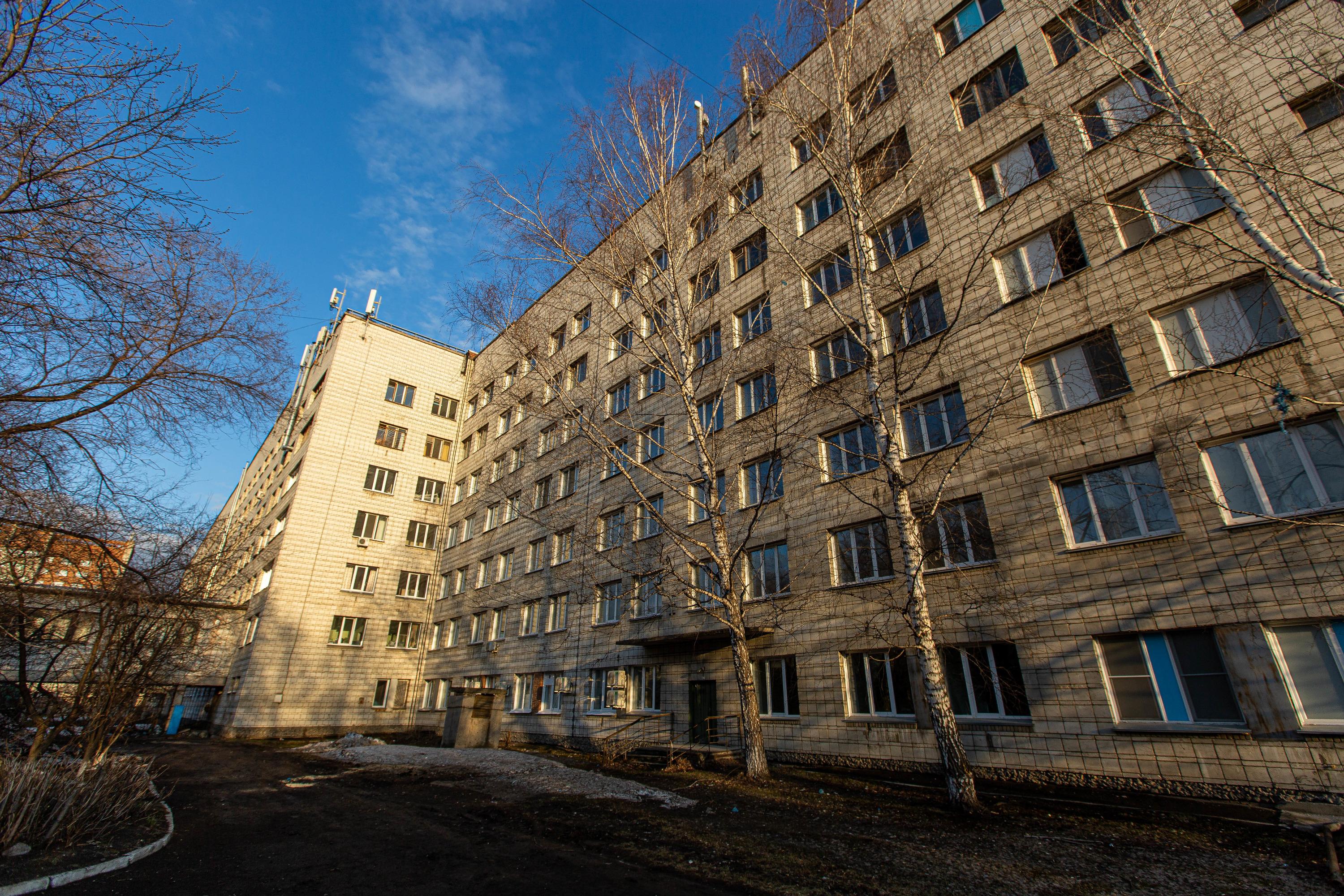 Семье из Новосибирска забыли сообщить о смерти бабушки, в больнице № 11 не  предупредили о смерти пациента, как проходит прощание с умершим от  коронавируса - 12 октября 2021 - НГС.ру