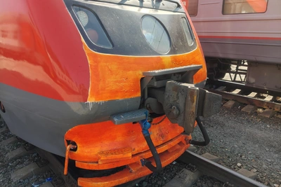 15-Year-Old Train Surfer Rides Freight Train in Rtishchevo