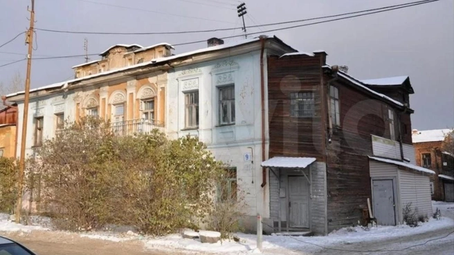 В Екатеринбурге за 70 млн выставили на продажу старинный особняк | Источник: avito.ru
