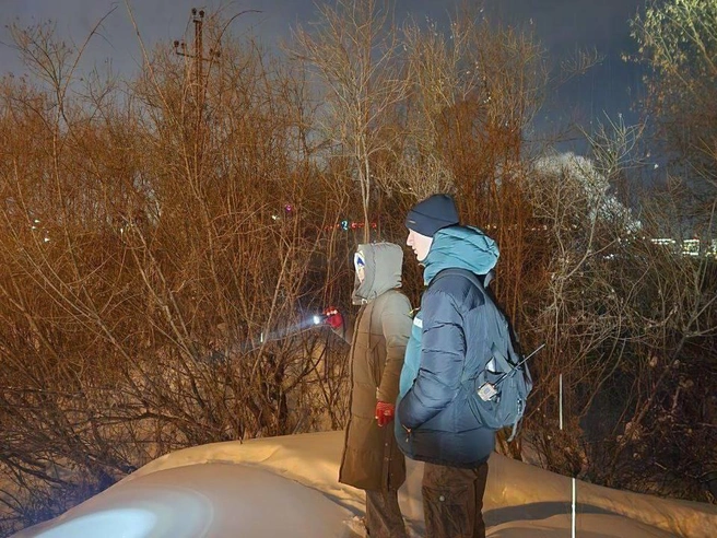 Сотрудники полиции и добровольцы проверяли каждый возможный уголок в Тюмени, чтобы как можно скорее обнаружить пропавшего. | Источник: поисковый отряда «ЛизаАлерт» Тюменской области