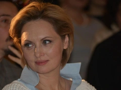 Ксенофонтова призналась, что ей приходится выживать: «Через полгода мне будет 53 года. Я вхожу в определенный круг»