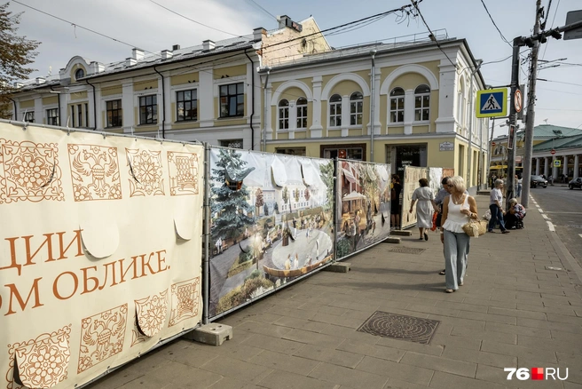 Улицу перекрыли баннерами | Источник: Александр Куренной / 76.RU