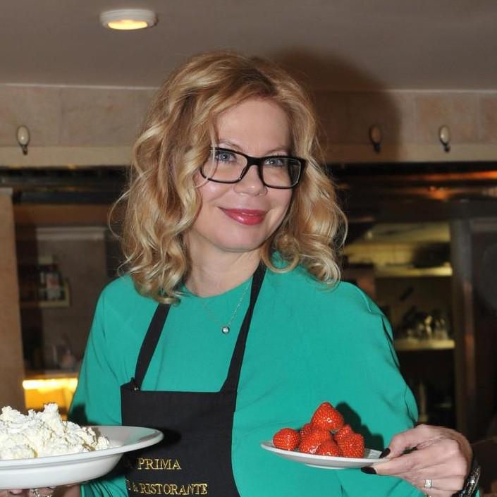 «Ты за ней ухаживал, ты молодец»: муж Ники Ганич обратился к сыну на похоронах и озвучил ее последнюю волю