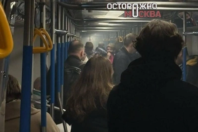 Видео аварии в метро: поезд резко остановился с искрами