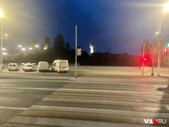 Мамаев курган проходили уже в темноте | Источник: Илья Воробушкин / V1.RU
