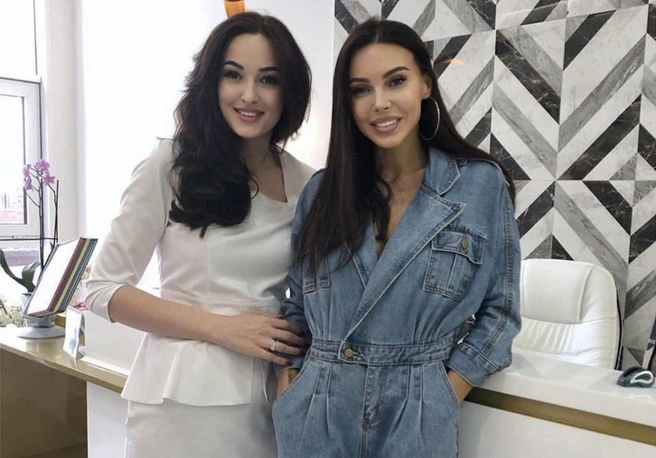 Самойлова была лицом клиники эстетической медицины El’Cosmo, которая расположена в элитном ЖК «Алые Паруса» | Источник: samoylovaoxana / Instagram (деятельность запрещена на территории РФ)