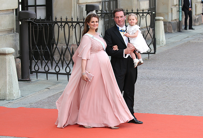 Одежда и платья для беременных: фото, пример звезд
