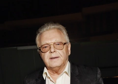 Юрий Антонов мучается от боли в ноге