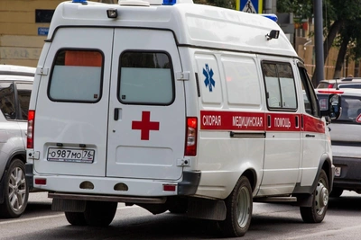 14-летняя девочка попала в больницу после падения с электросамоката