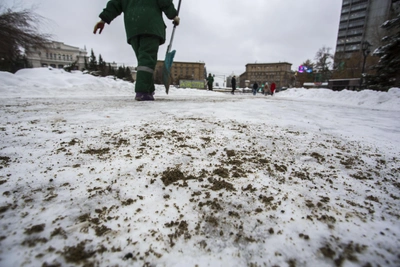 Казань объяснила использование песка на дорогах