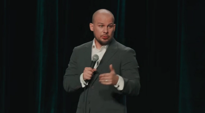 Источник: Скриншот с видео «Outside Stand Up» / ВКонтакте