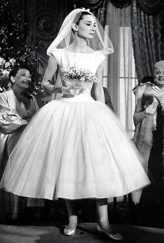 От Одри Хепберн до Меган Маркл: знаменитые невесты в платьях Givenchy
