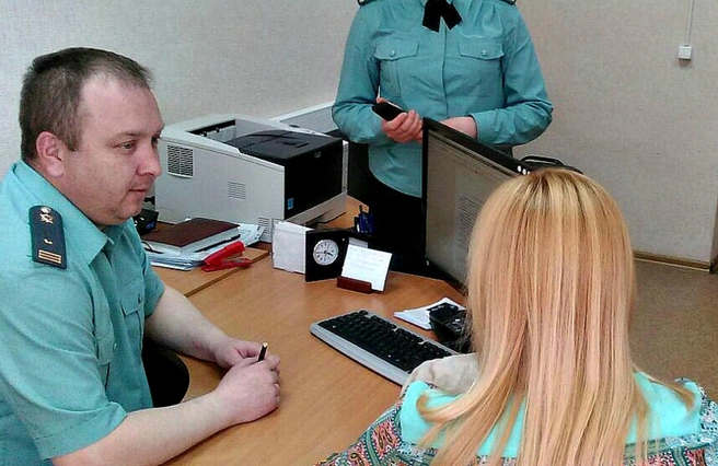 Отношения с собственным ребенком женщине пришлось выяснять через судебных приставов | Источник: УФССП по Ярославской области