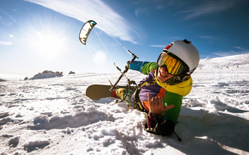 Балет на лыжах и хоккей с метлами: 7 необычных видов спорта, которые помогут остаться в форме зимой