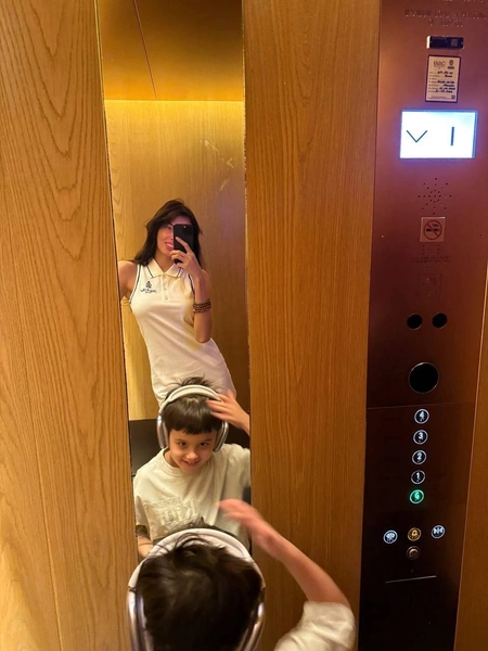 Анастасия растит сына Ратмира, которого родила от Тимати