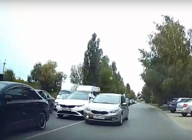 В Канищеве сняли на видео едущего по встречке водителя | ya62.ru