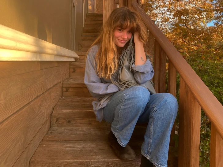 модная сумка, сумка с бахромой, тренд 2026, весенние аксессуары, модные сумки весна 2026, сумка женская тренд, сумка весна | Источник: theDay/higgsfield