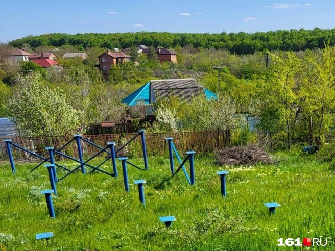 Кроме свай, на участках ничего не появлялось | Источник: читатель 161.RU