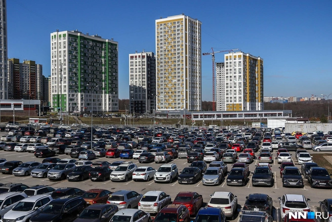 Парковка ЖК «Цветы» | Источник: Наталья Бурухина / NN.RU