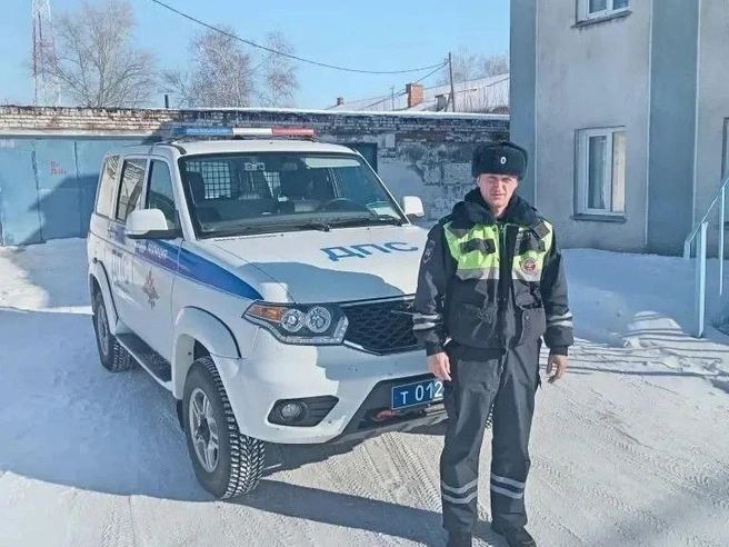 Инспектора ДПС Евгения Габидулина планируют наградить за спасение человека. | Источник: ГУ МВД России по Новосибирской области