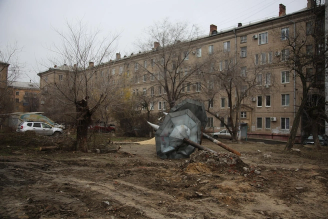 Остатки сказочного города в виде двух куполов | Источник: Константин Завриков / V1.RU