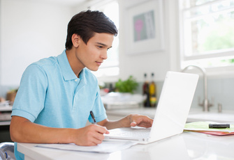«Подросток постоянно сидит за компьютером»