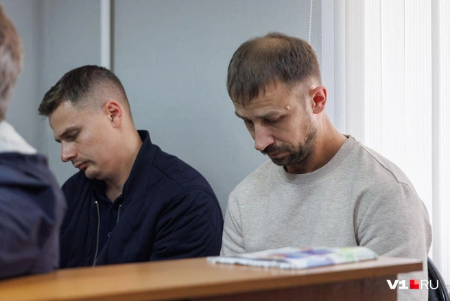 Разбирательства тянутся 4,5 года, а адвокат Максима Калашникова и он сам всё еще заявляют, что не понимают сути обвинений | Источник: Алексей Волхонский / V1.RU