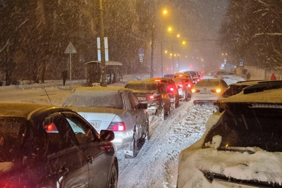 Воронеж встал в пробках из-за метели и снегопада