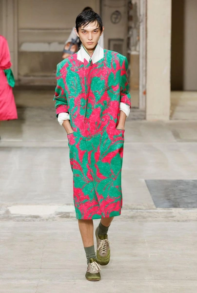 Али Данияров для Dries Van Noten | Источник: Dries Van Noten