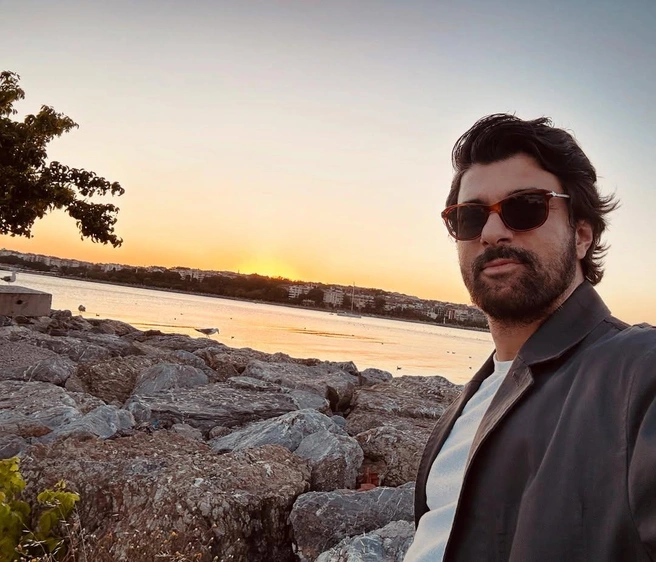 Этого актера считают одним из самых загадочных в Турции | Источник: enginakyurek / Instagram (экстремистская организация, деятельность запрещена на территории РФ)