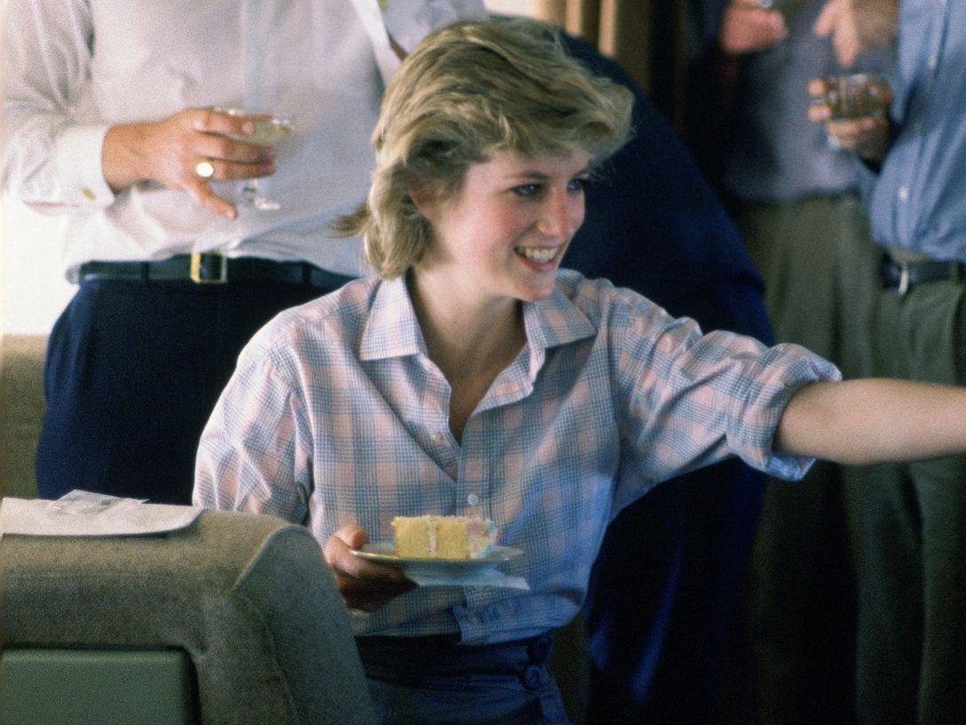 Принцесса Диана в день рождения одного из своих камердинеров, 26 октября 1985 | marieclaire.ru