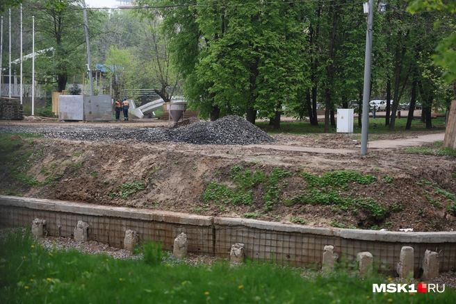 Рабочие должны обновить парк за три — четыре месяца | Источник: Артем Устюжанин / MSK1.RU