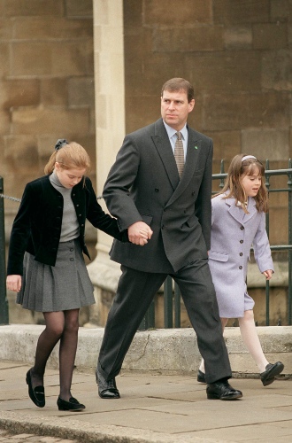 1999 годПринц Эндрю и принцессы Беатрис и Евгения