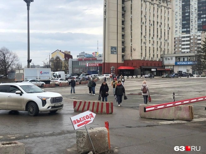 Из плюсов&nbsp;— прохожие больше не рискуют попасть под колеса | Источник: Алексей Ногинский / 63.RU 