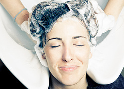 Как шелковые: новые процедуры для лечения волос