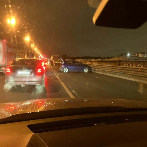 Авария с грузовиком тормозит КАД на северо-востоке. Пробка превысила три километра | Источник: ДТП и ЧП | Санкт-Петербург