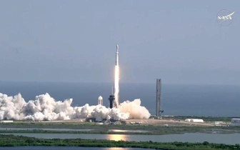 В поисках признаков жизни во внеземном океане: NASA отправило к спутнику Юпитера межпланетную станцию Europa Clipper