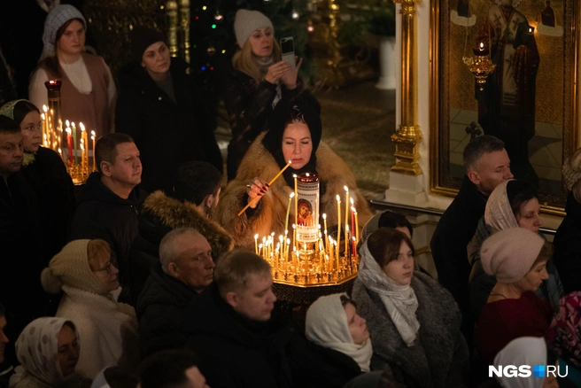 По окончании богослужения владыка Никодим огласил Рождественское послание | Источник: Андрей Бортко / NGS.RU