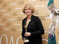 Заказывает ужин, делает ингаляцию: Дуня Смирнова рассказала о жизни на шее Чубайса