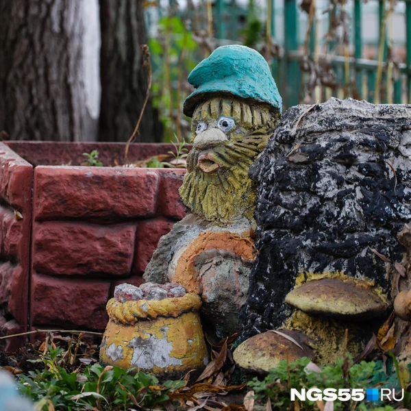 Гном грустит, что лето закончилось | Источник: Евгений Софийчук / NGS55.RU