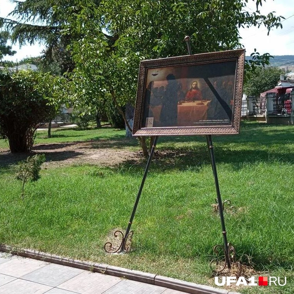 У храма&nbsp;— картина | Источник: Марина Каримова / UFA1.RU