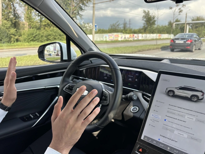 В автомобилях Geely встроен целый комплекс электронных помощников, среди которых и адаптивный круиз-контроль | Источник: Geely Центр на Копейском