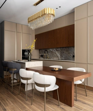 Молдинги и золото: квартира 74,5 м² в Санкт-Петербурге для молодой семьи