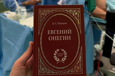 Пациент читал Пушкина во время операции на мозге в Красноярске