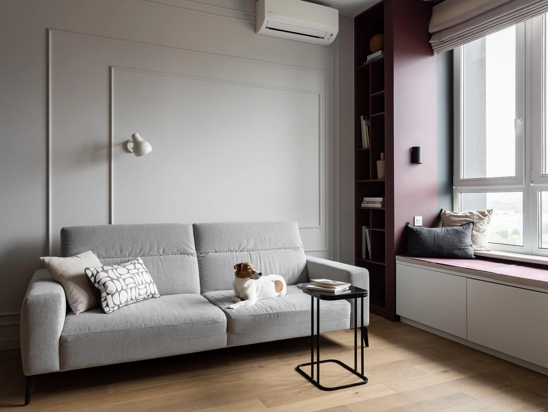 Гостиная, фрагмент. Диван, Bo Сoncept. Бра над диваном, Louis Poulsen.
Стеллаж у окна сделан на заказ, мастерская Loffi. | Источник: Лиза Гуровская