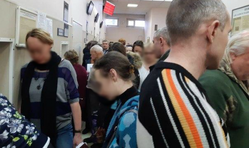 Петербуржцы пожаловались на огромные очереди в Городском консультативном центре