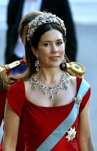 Гардероб королевы Мэри: самые модные наряды, которые восхитили весь мир